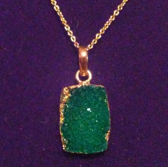 GREEN DRUSY PENDANT NECKLACE